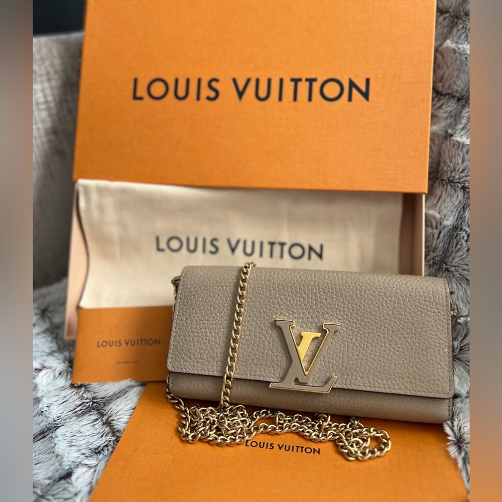 Louis Vuitton Taurillon Capucines Long Bifold Wallet on chain/crossbody bag 🔥
